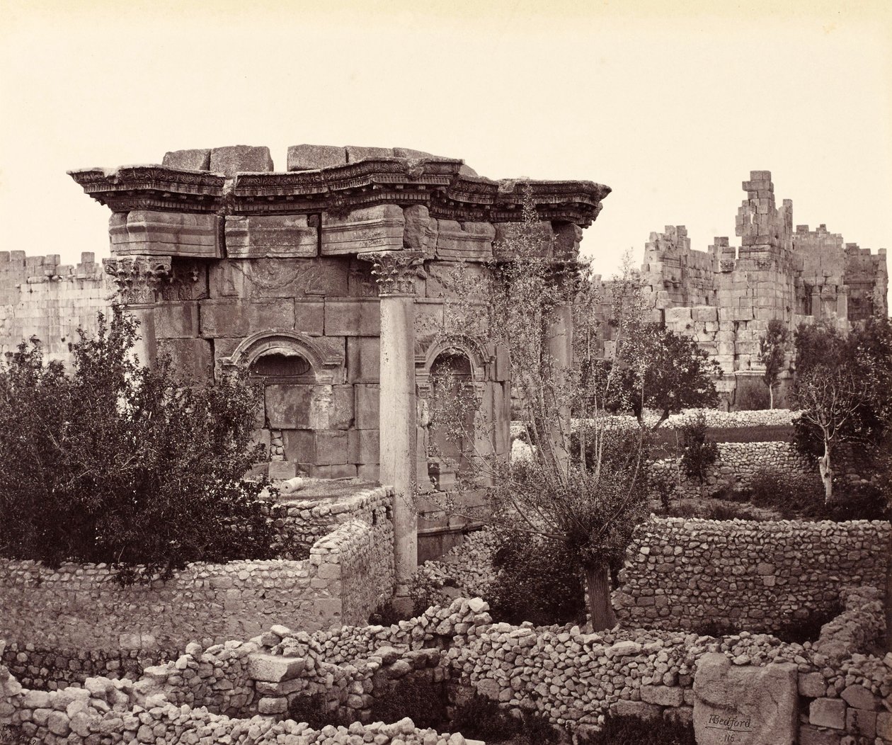 Det cirkulære tempel (Venus-templet), Baalbek af Francis Bedford