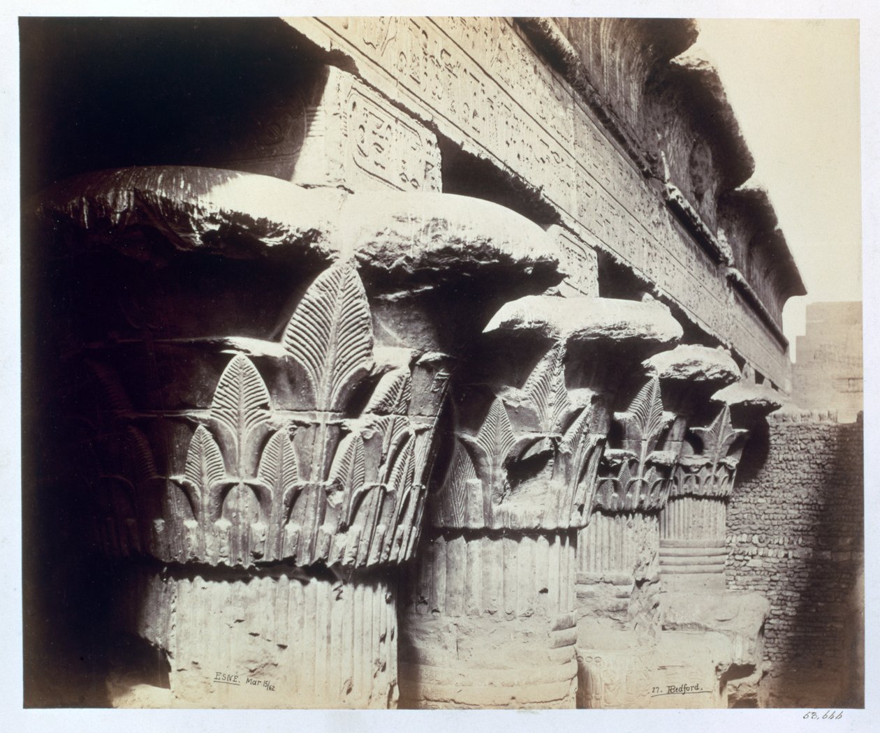 Hovedstæderne i portikoen, Temple of Khnum, Esna, Egypten, 1862 af Francis Bedford