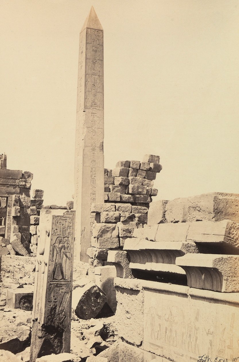 "Egypten og Palæstina": granit-obelisk bygget af faraoen Tuthmosis I og dronningen Hatshepsut i det store tempel Amun-Ra, Karnak, Egypten af Francis Frith