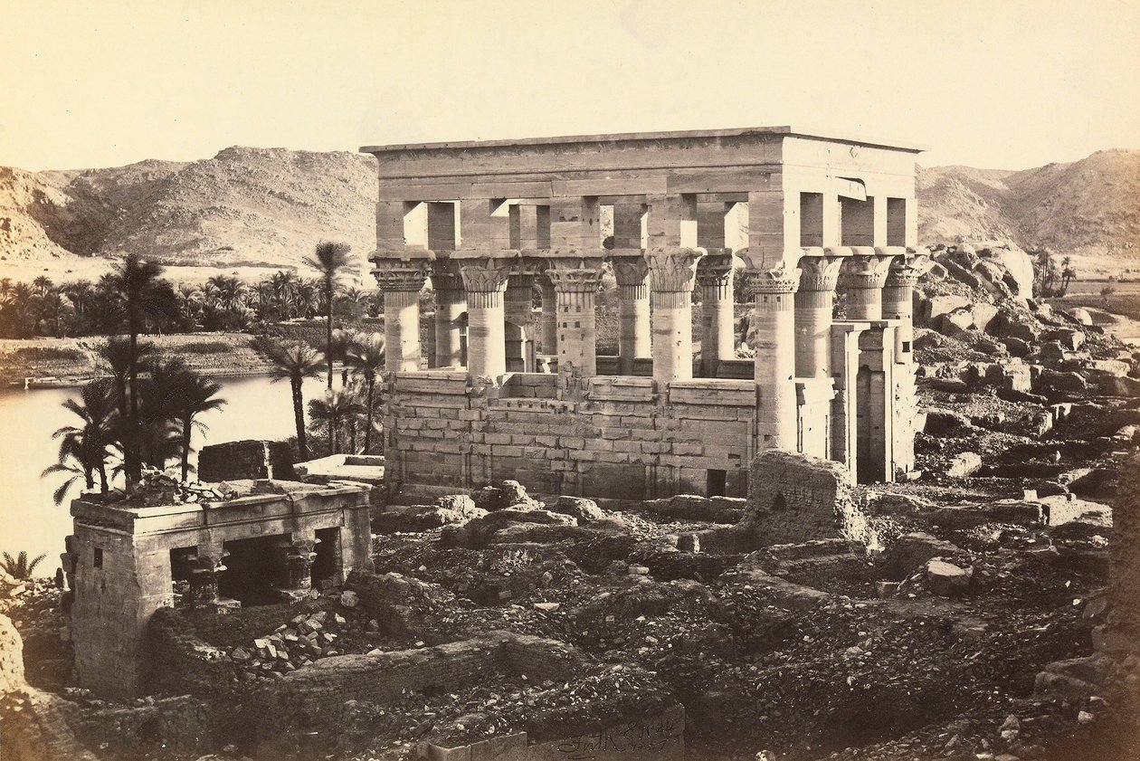 "Egypten og Palæstina": Trajans pavillon i det monumentale kompleks af Philae, øen Agilkia, omegn af Assuan, Egypten af Francis Frith
