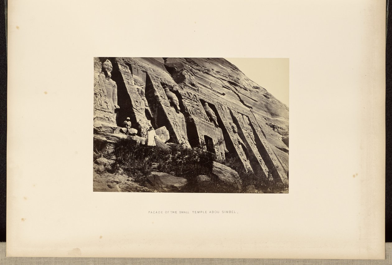 Facaden på det lille tempel Abou Simbel af Francis Frith
