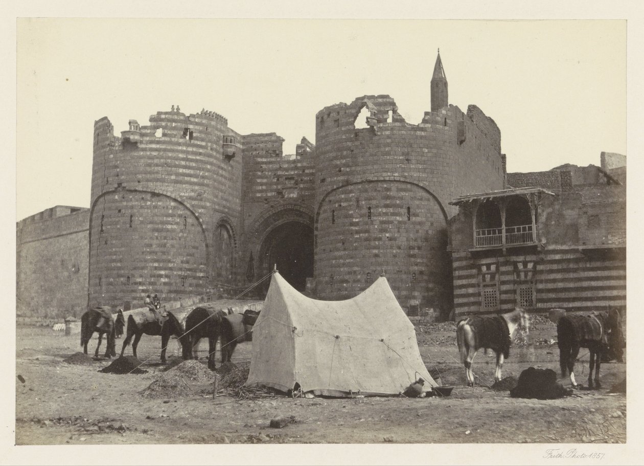 Udsigt over Bab al-Azab, porten til Kairo-citadellet Báb El-Azab-citadellet (titel på objektet) af Francis Frith