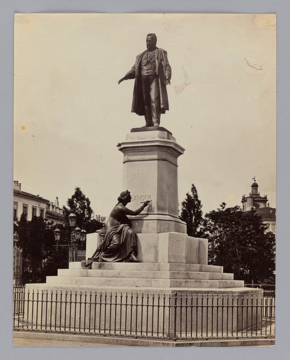 Milano. Antonio Tantardini (1829-1879) og Odoardo Tabacchi (1831-1905), monument over Camillo Benso, greve af Cavour, italiensk politiker og erhvervsmand af Francis Frith
