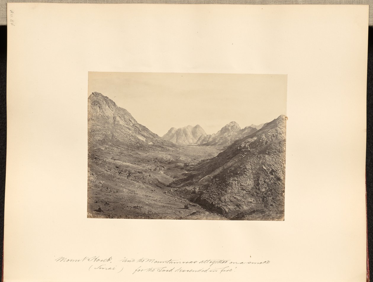 Horeb-bjerget (Sinai), "og bjerget var helt i røg, for Herren steg ned i ild". af Francis Frith