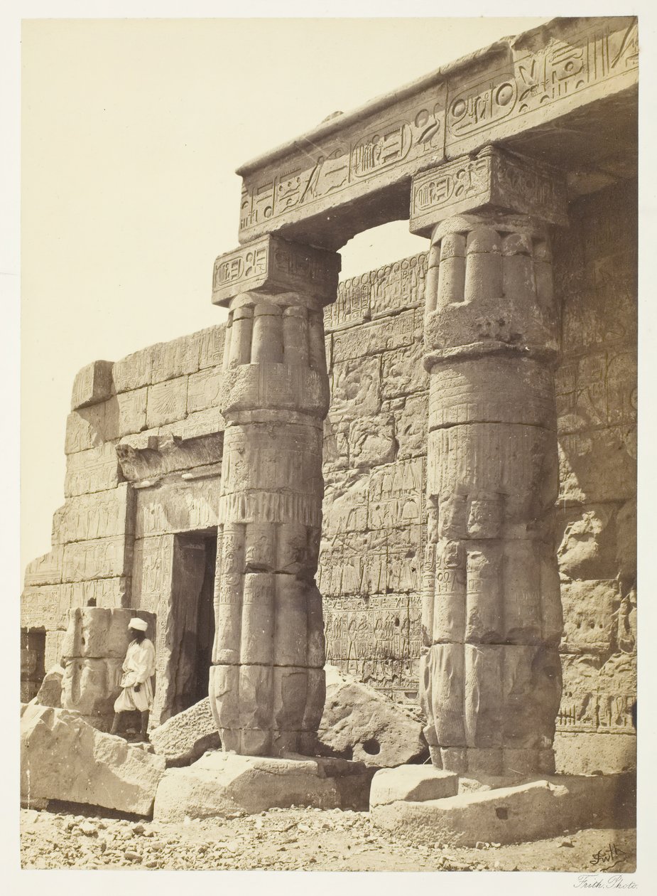 Portiko af Goorneh-templet, 185862. af Francis Frith