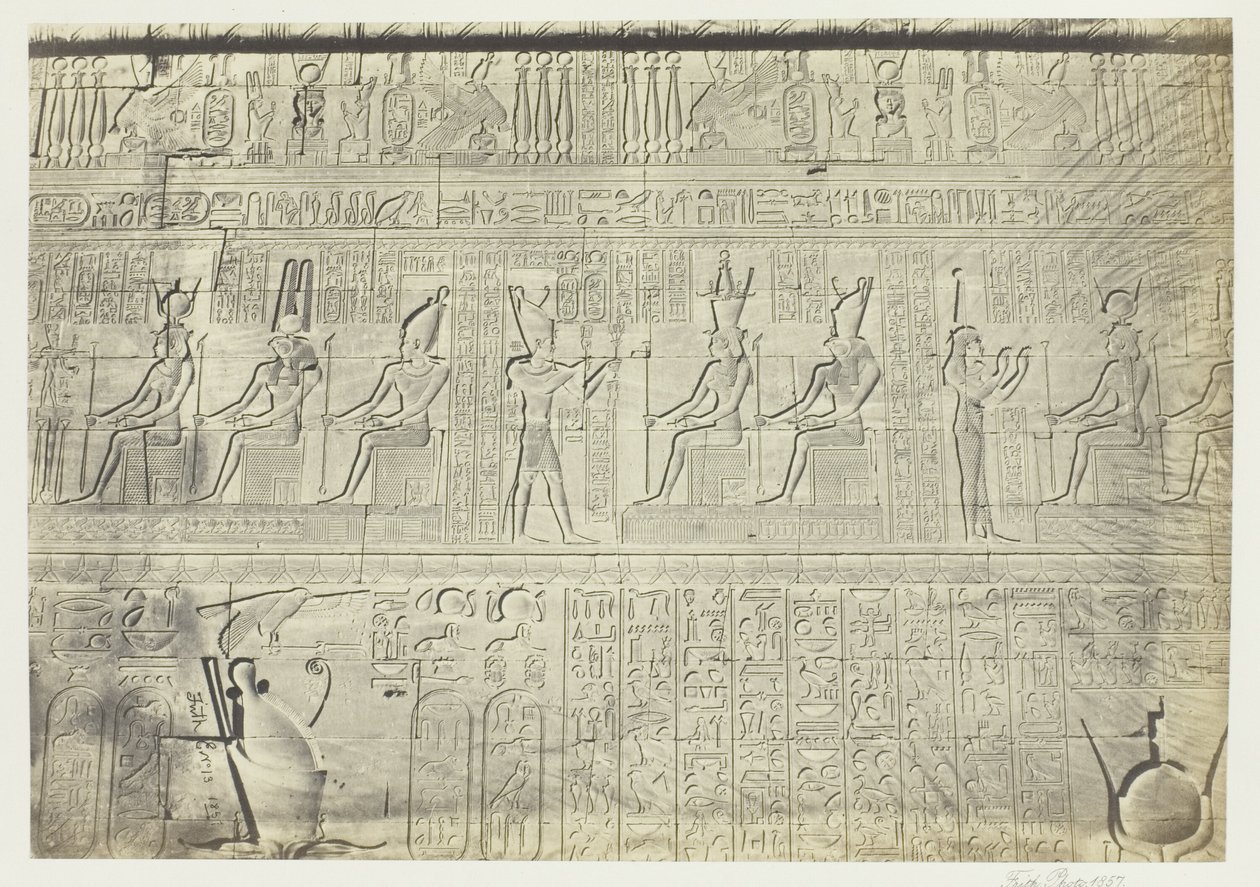 Skulpturer fra den ydre mur, Dendera af Francis Frith