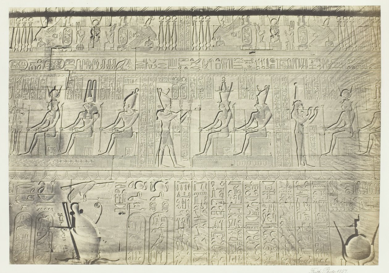 Skulpturer fra ydermuren, Dendera, 1857. af Francis Frith