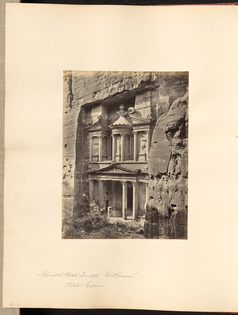 Pragtfuldt klippetempel, "El Khusne", Petra, Edom af Francis Frith