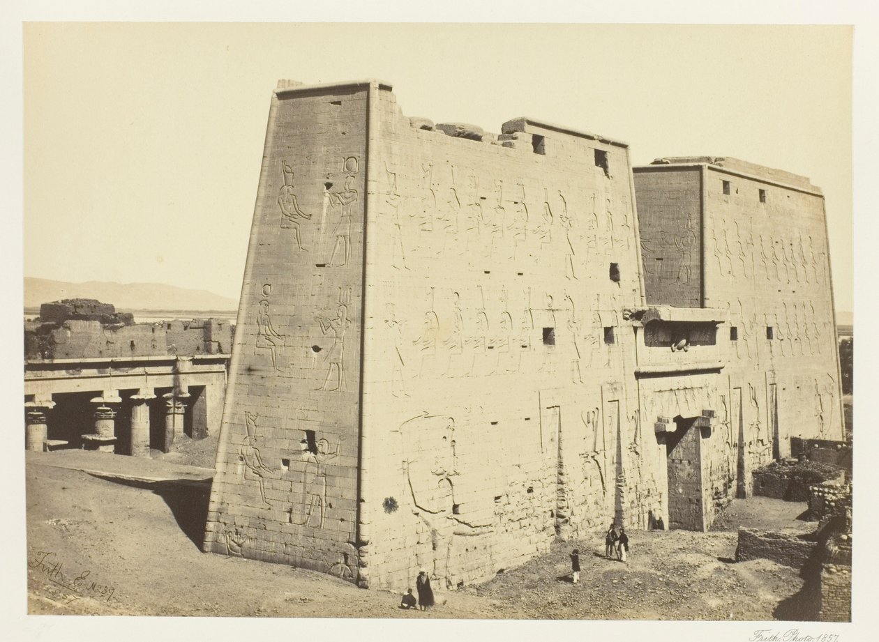 Den store pylon ved Edfou, Øvre Egypten af Francis Frith