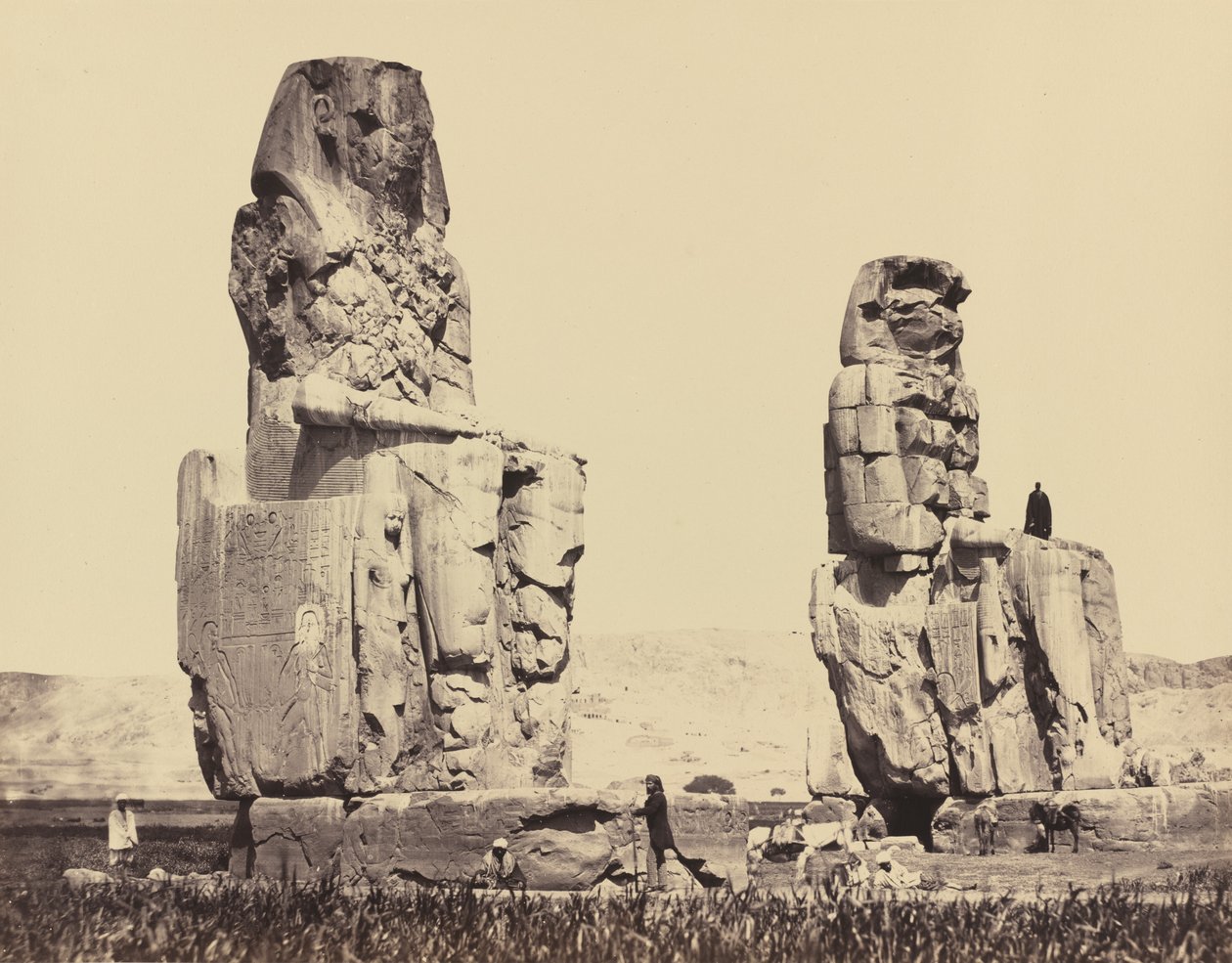 Slettens statuer, Theben, 1858. af Francis Frith
