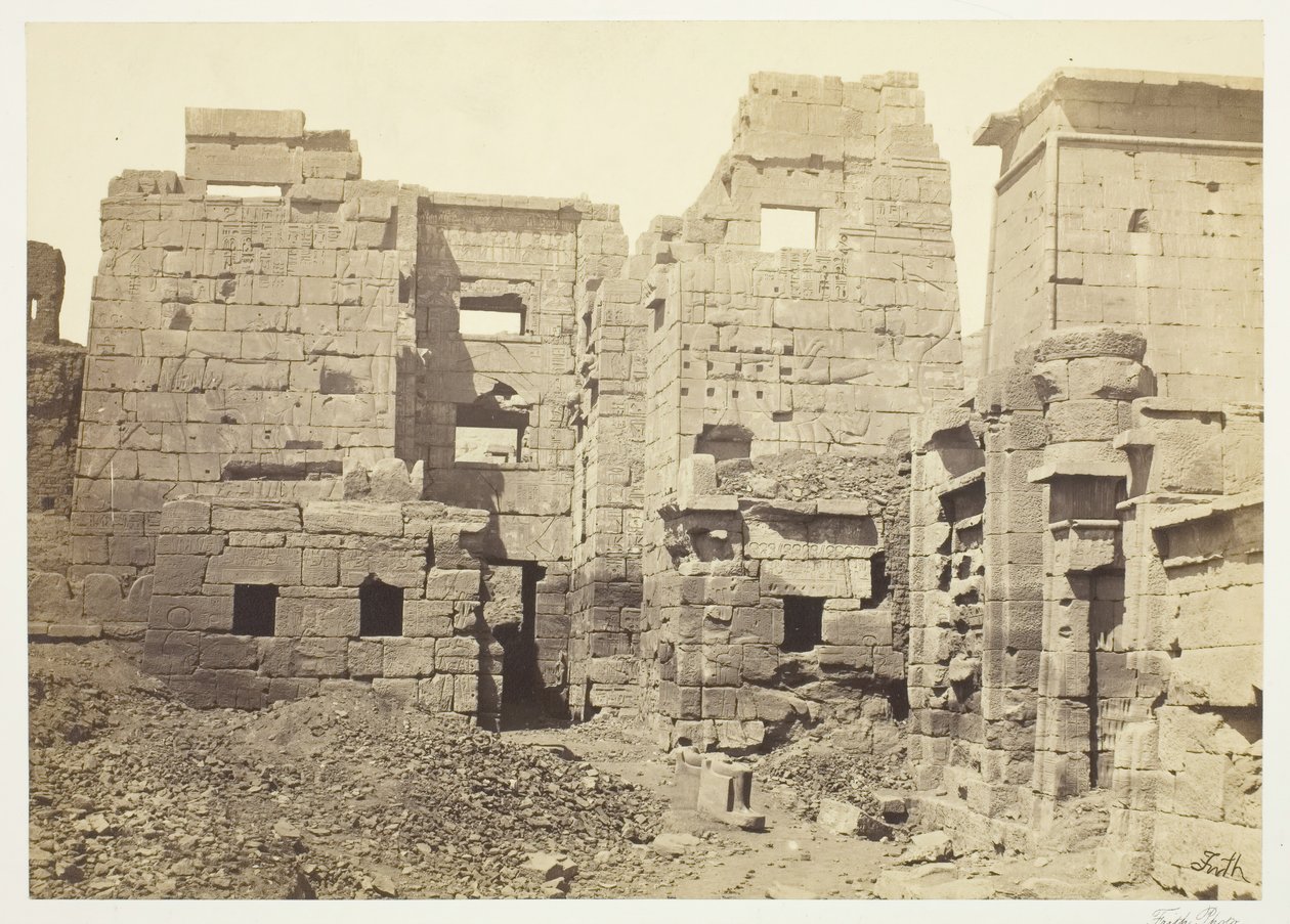 Tempelpaladset, Medinet-Haboo, ca. 1857. af Francis Frith