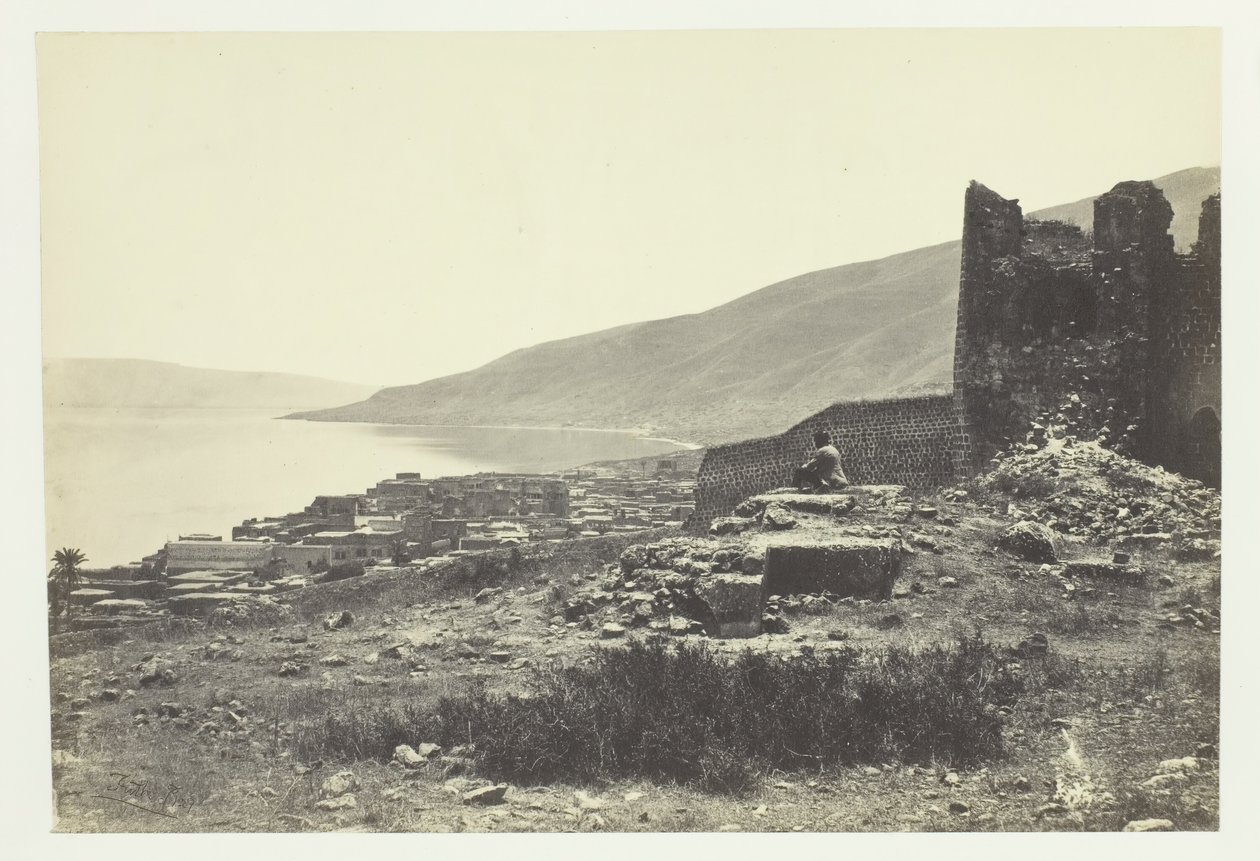Byen og søen Tiberias, fra nord, 1857. af Francis Frith