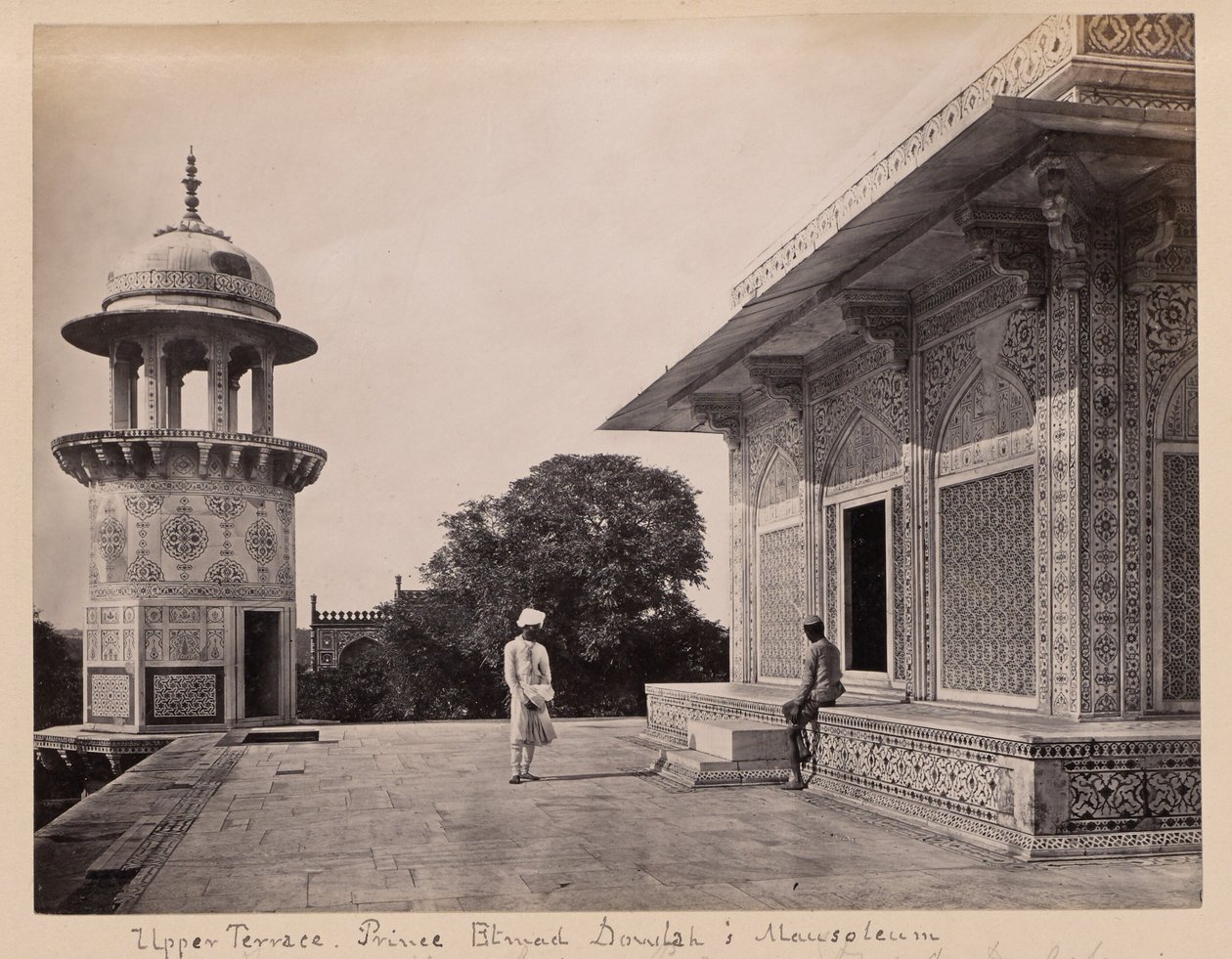 Øvre terrasse, prins Etmad Dowlah; mausoleum, Agra af Francis Frith