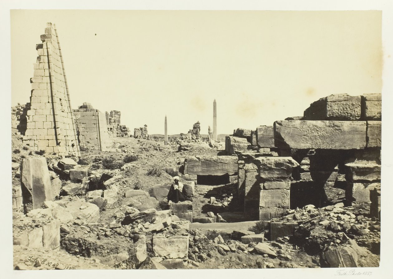 Udsigt ved Karnac, fra granitpylonen, 1857. af Francis Frith