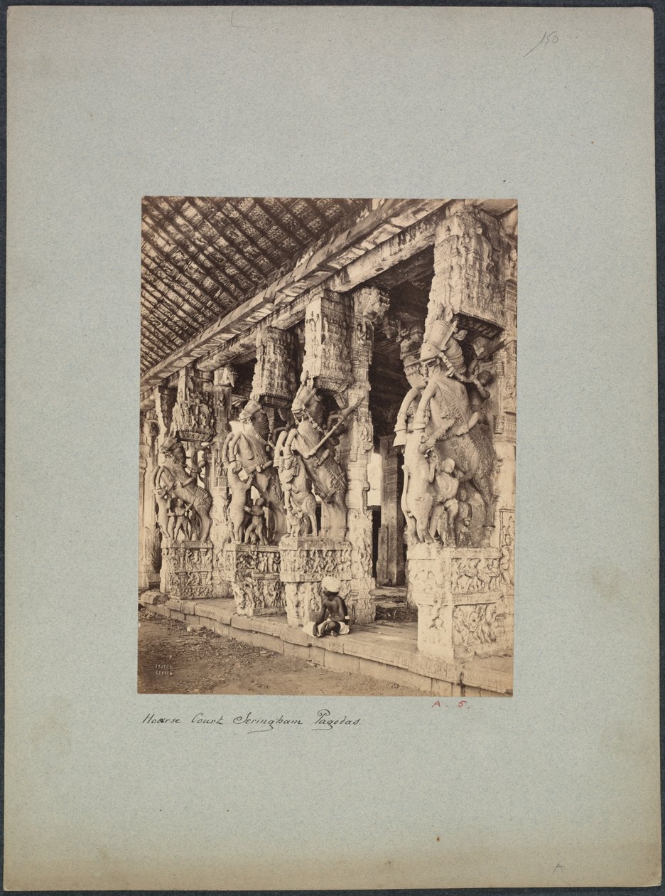 Trichinopoly Horse Court af Francis Frith and Co.