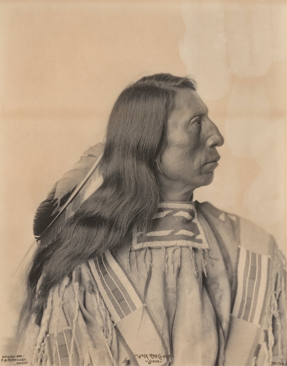 Portræt af Jack Red Cloud, en Sioux-indianer, slutningen af det 19. århundrede. af Frank A. Rinehart