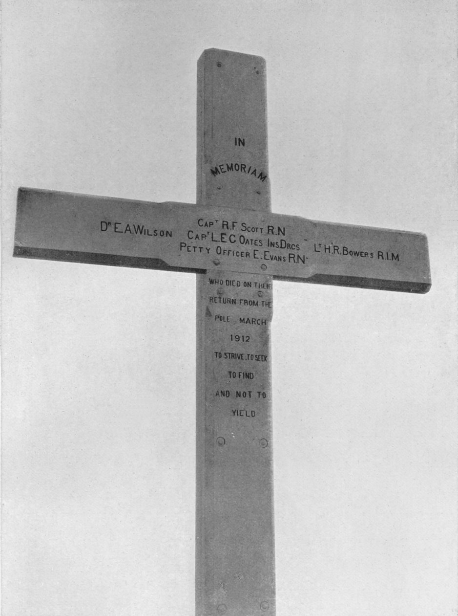 Mindekors rejst ved Observation Hill til Southern Party, 1913 af Frank Debenham