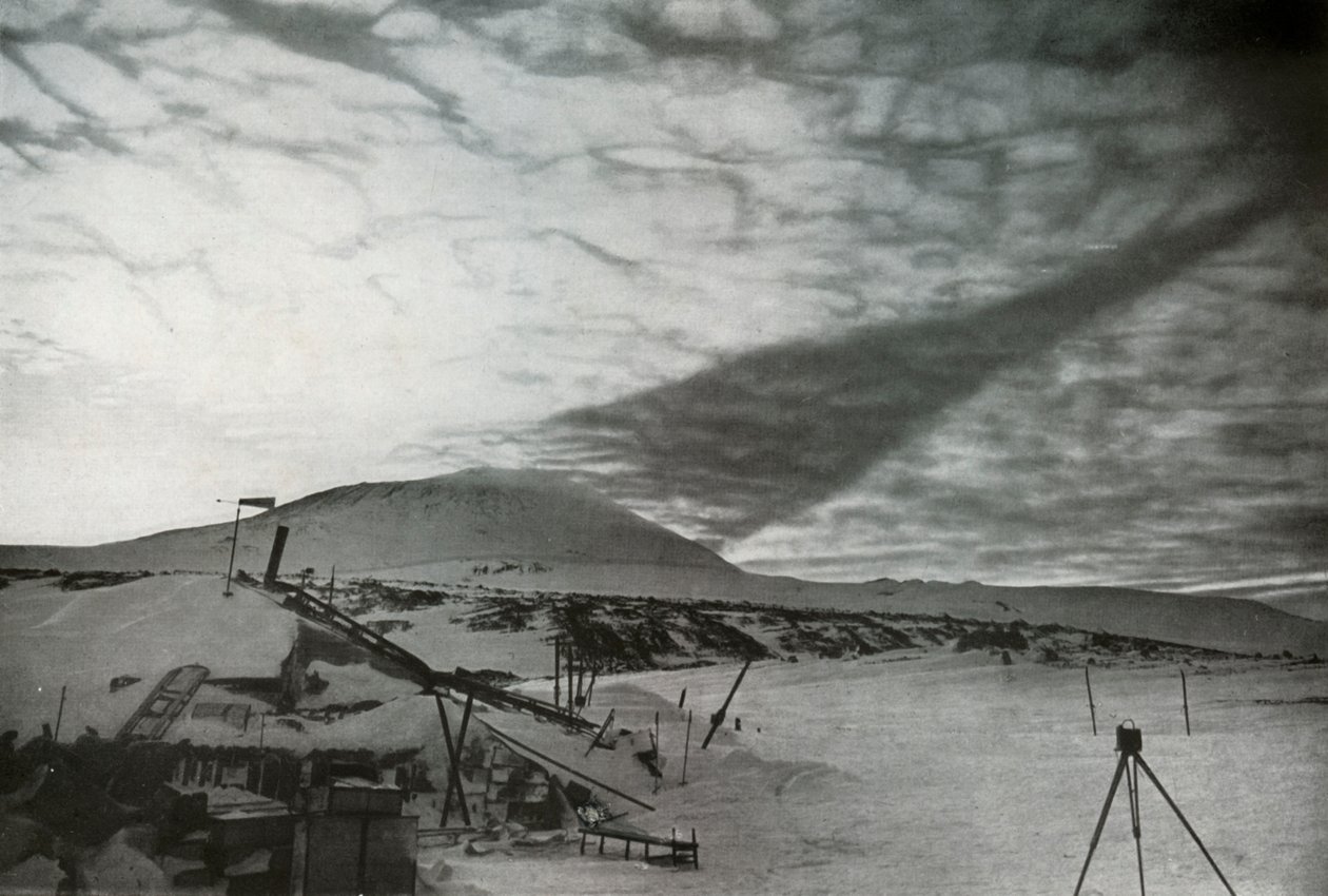 Skyggen af Mount Erebus på skyerne, september 1911, 1913 af Frank Debenham