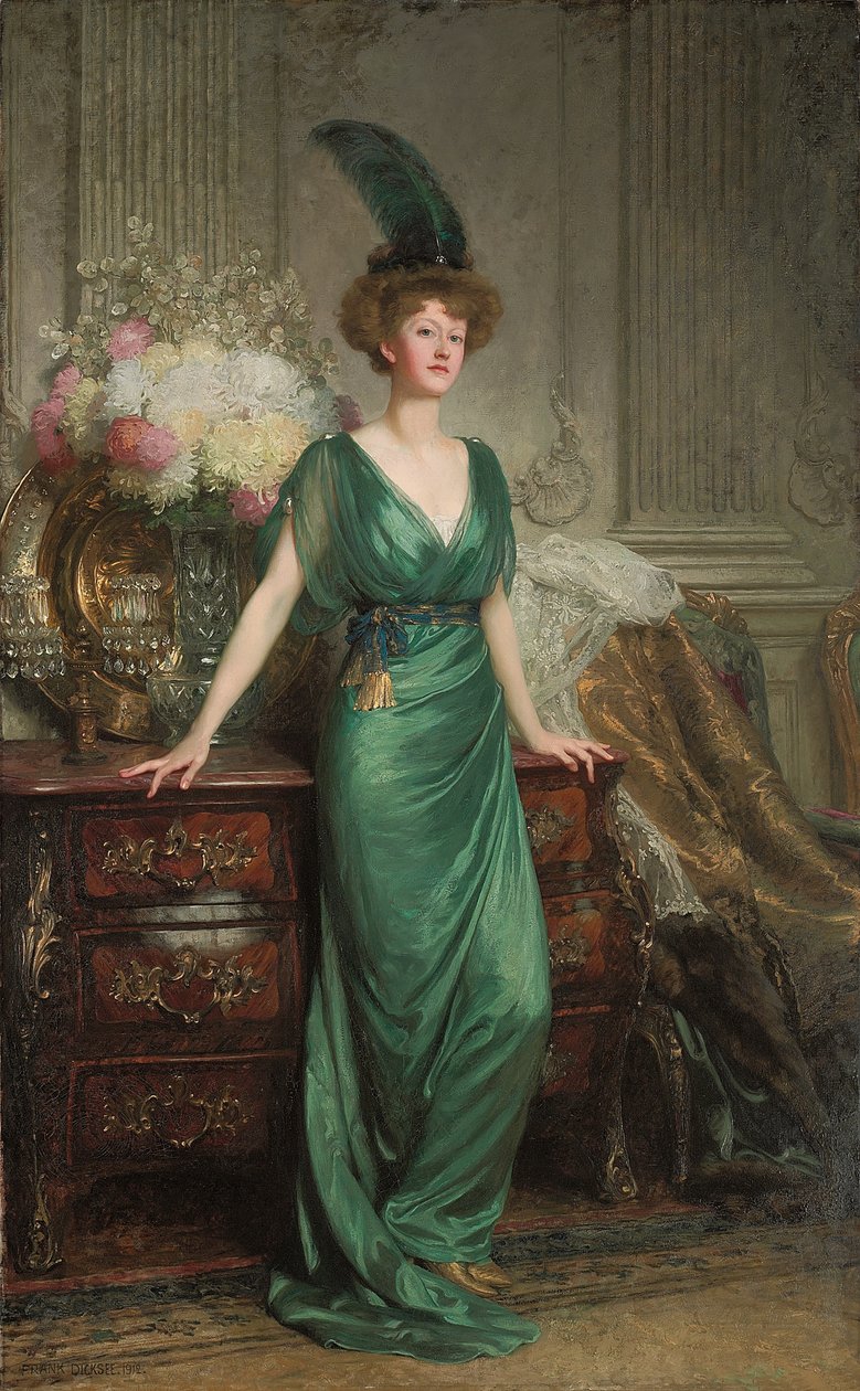 Portræt af Hon. Mrs. Ernest Guinness, stående, iført en smaragdskjole og fjer, 1912 af Frank Dicksee
