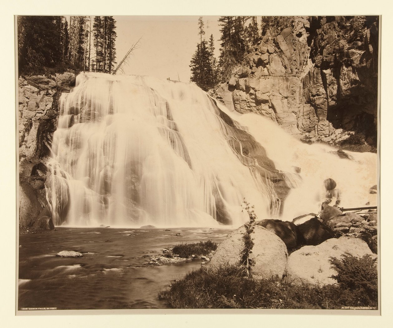 Gibbon Falls, 84 fod af Frank Jay Haynes