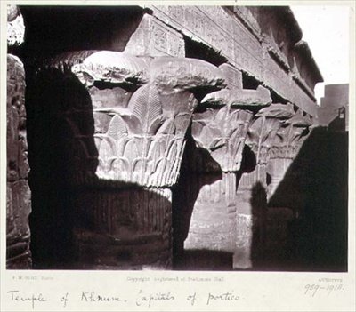 Portikoens hovedstæder, Khnum-templet, Esna (s/h-billede) af Frank Mason Good