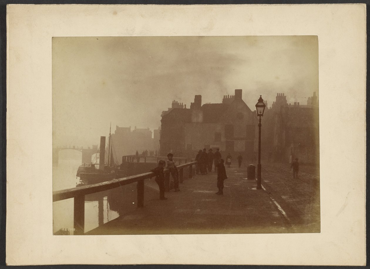 [Coffee House Corner, Whitby] af Frank Meadow Sutcliffe