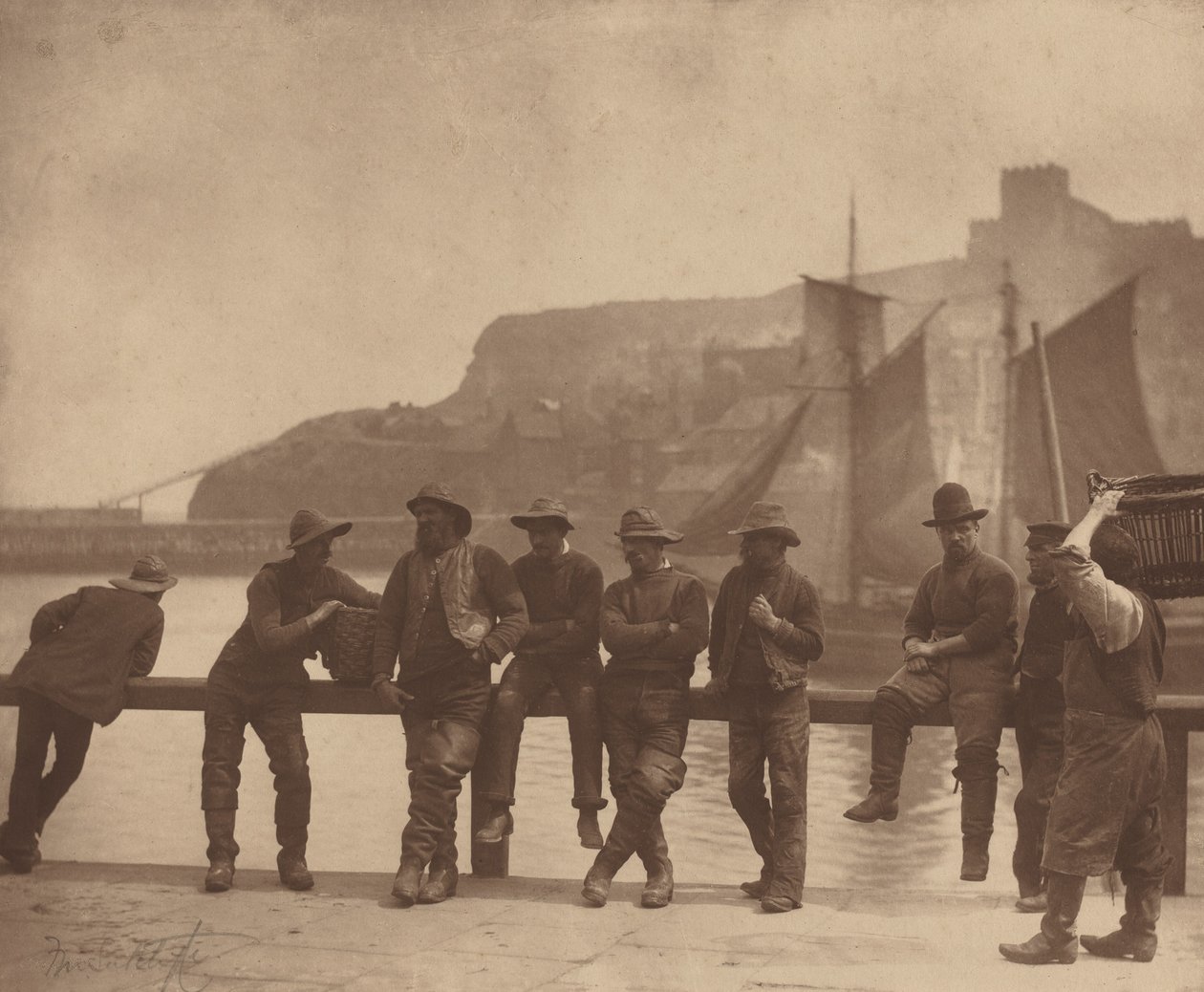 Whitby Fishermen af Frank Meadow Sutcliffe