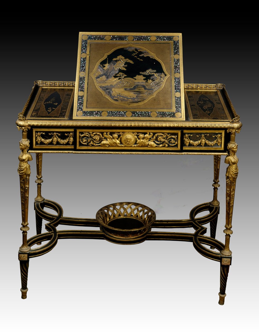Skrivebord i lakeret træ af Francois Remond (1747-1812) (guldkvinde) og Adam Weisweiler (1744-1820) i træ og bronze fra Dronning Marie Antoinettes kabinet i Saint Cloud. 1784 Paris. Louvre-museet af François Rémond