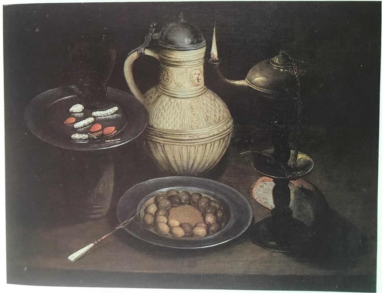Stilleben med Bearded Man Crock, Lamp, Olives og Sweetmeats af Frans Badens