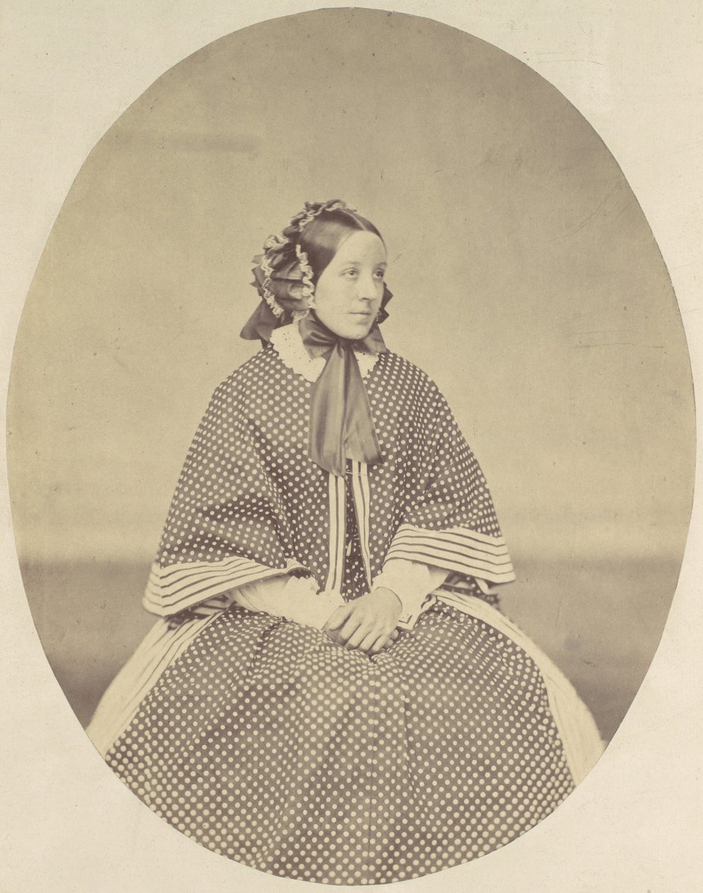 [Ung kvinde i prikket kjole], 1850