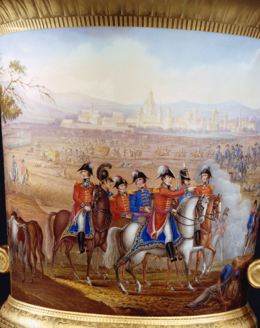 Detalje af Wellington og hans officerer fra en Berlin guldslebet slank campana vase og sokkel af Wellington service type, malet med en scene fra slaget ved Vittoria, 1817 af Frederick Christian Lewis