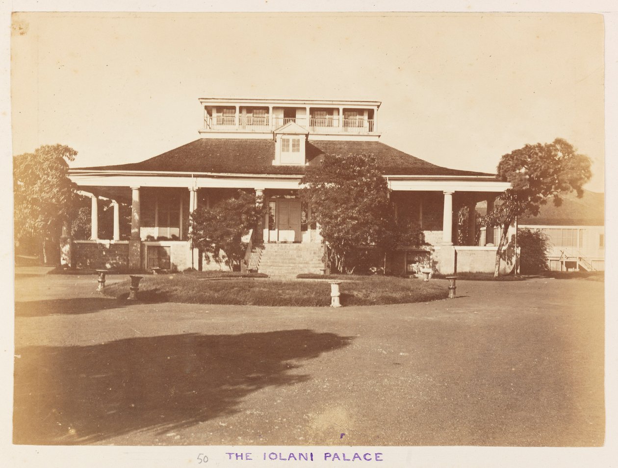 Pacific Station i HMS Triumph - Foto 50, The Iolani Palace. Honolulu. af Frederick George Denham Bedford