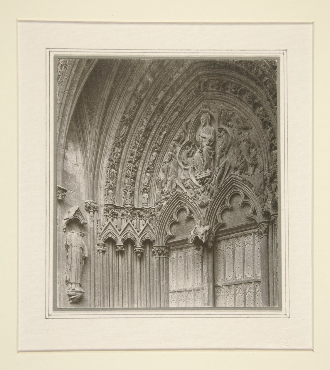 Lincoln Cathedral, South East Porch af Frederick Henry Evans