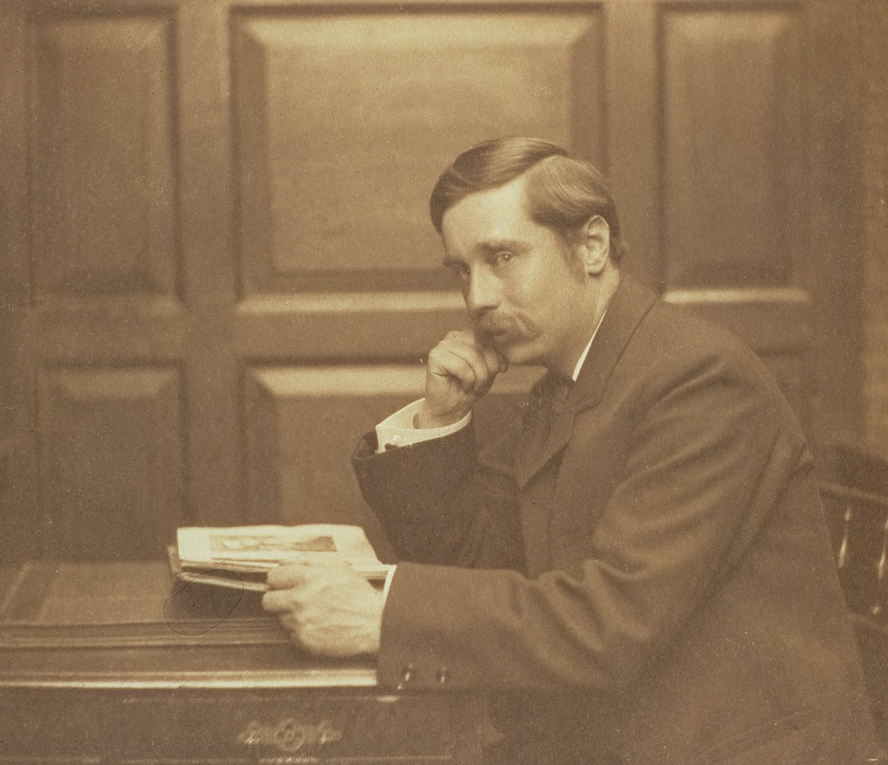 Portrætfotografi af Herbert George Wells (1866-1946) af Frederick Hollyer (1837-1933) 1903 (sepiafoto) af Frederick Hollyer