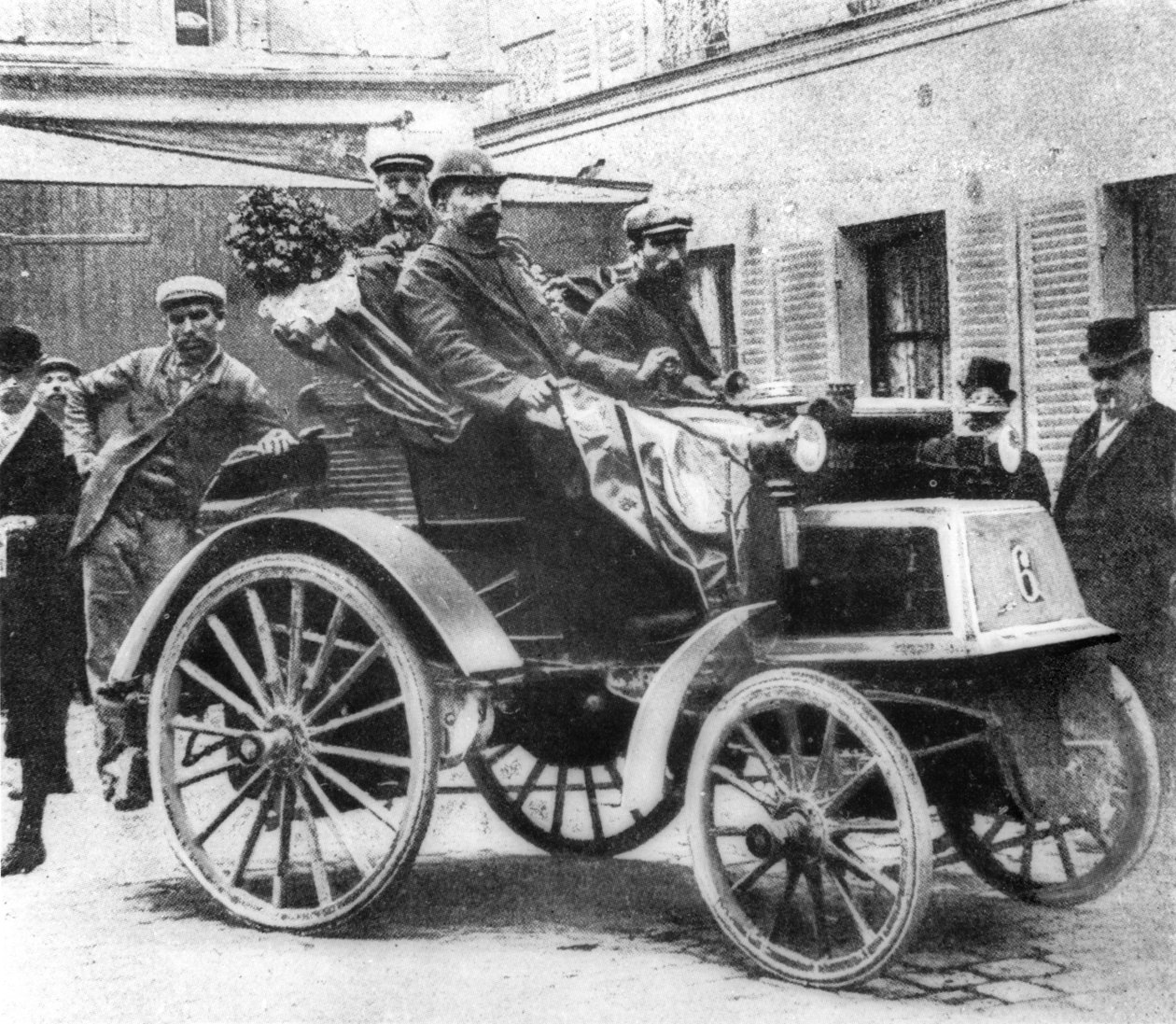 En Panhard-Levassor bil vinder førstepræmien, 1891 af French Photographer