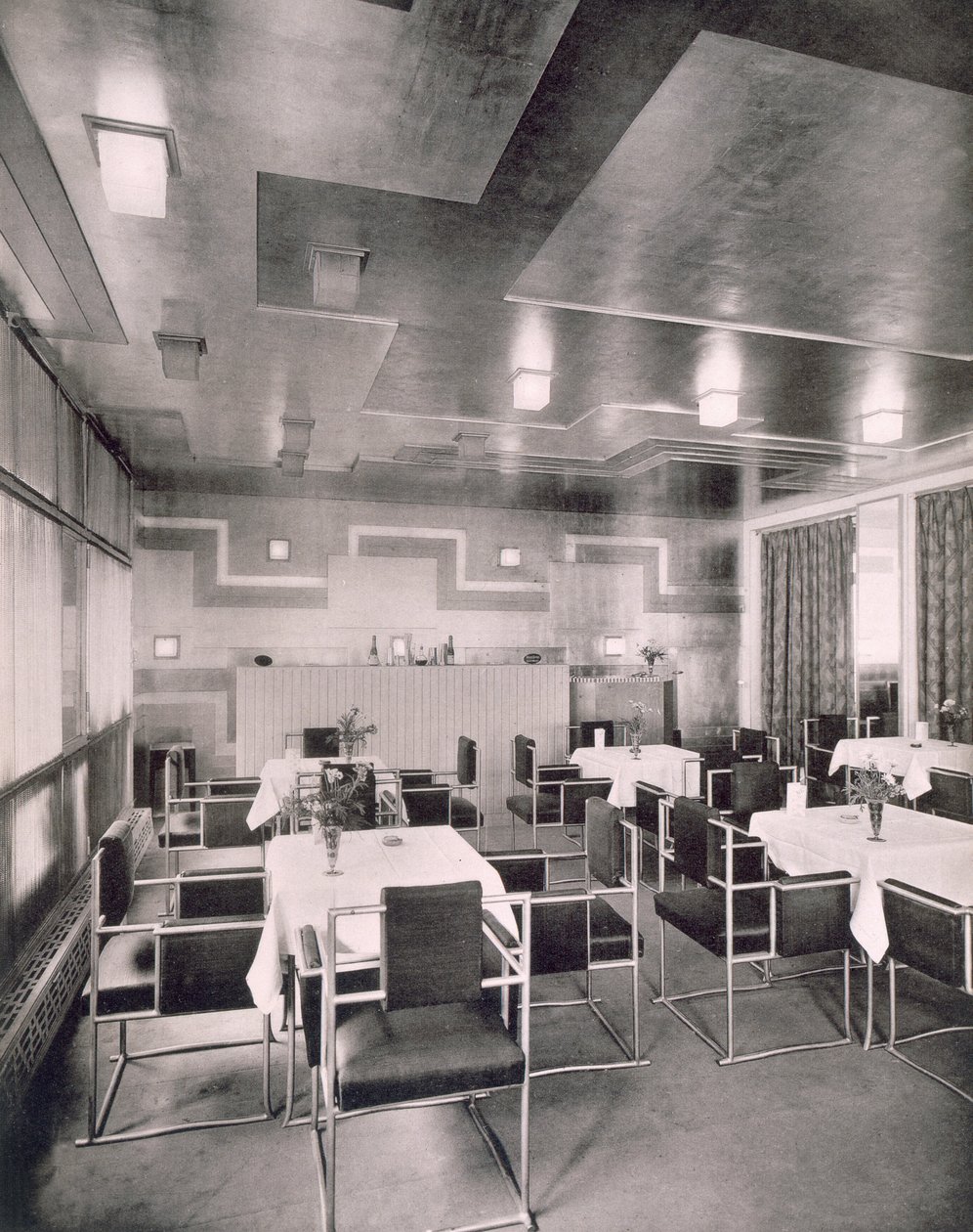 En tesalon i Robert Belys butik, designet af arkitekt Pierre Patout, 1920