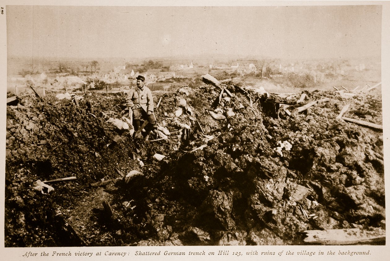Efter den franske sejr ved Carency: knust tysk skyttegrav på Hill 125, 1914-19 af French Photographer