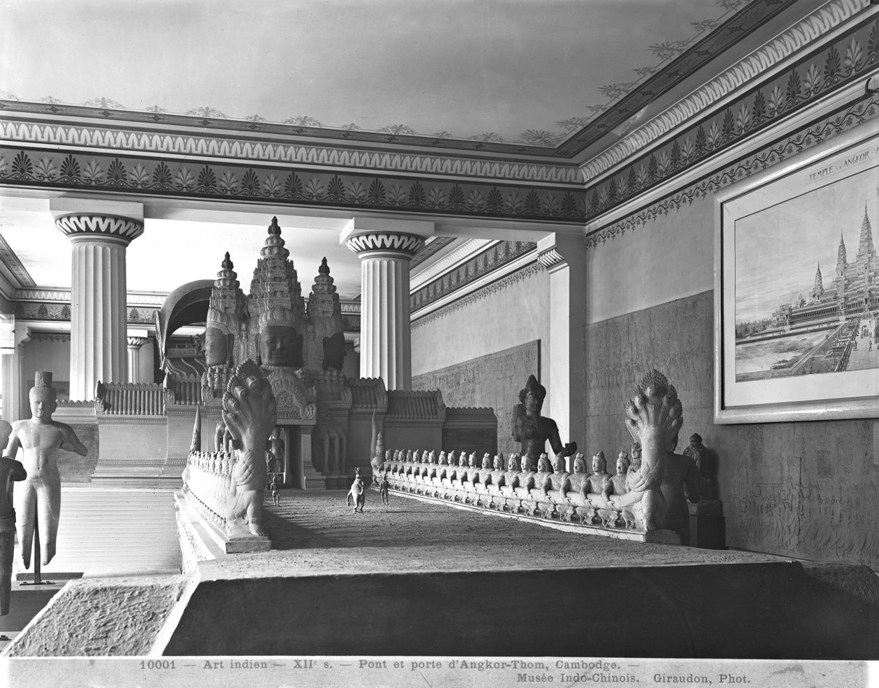 Bro og døråbning til Angkor Thom, ca. 1912 af French Photographer