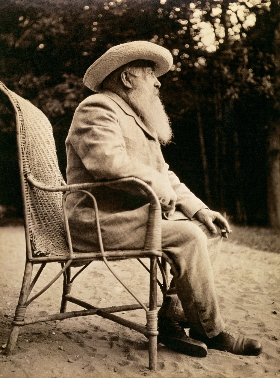 Claude Monet (1840-1926) i Givernys have, 1915 (1840-1926) af French Photographer