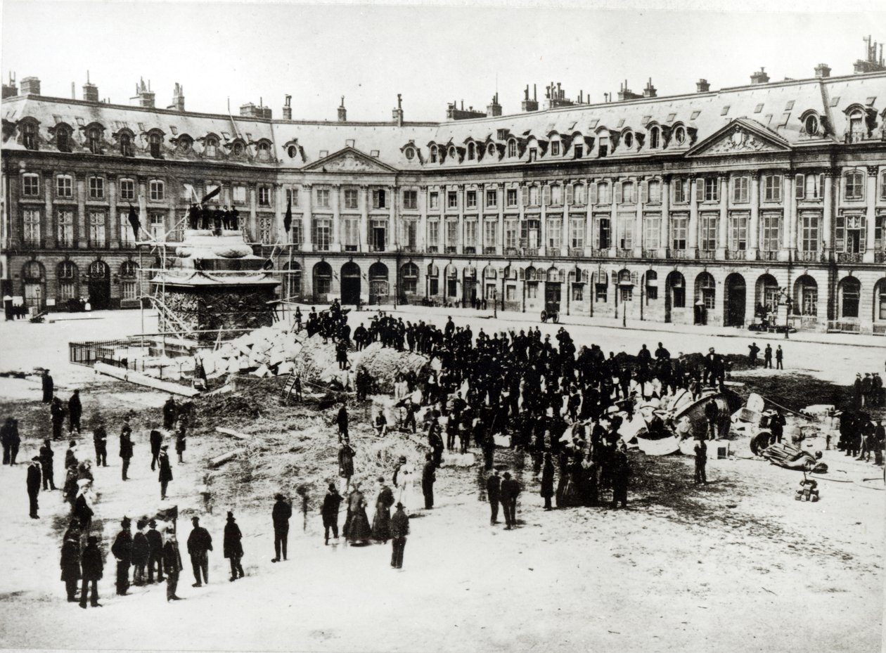 Ødelæggelse af Vendome-søjlen under kommunen, 1871 af French Photographer