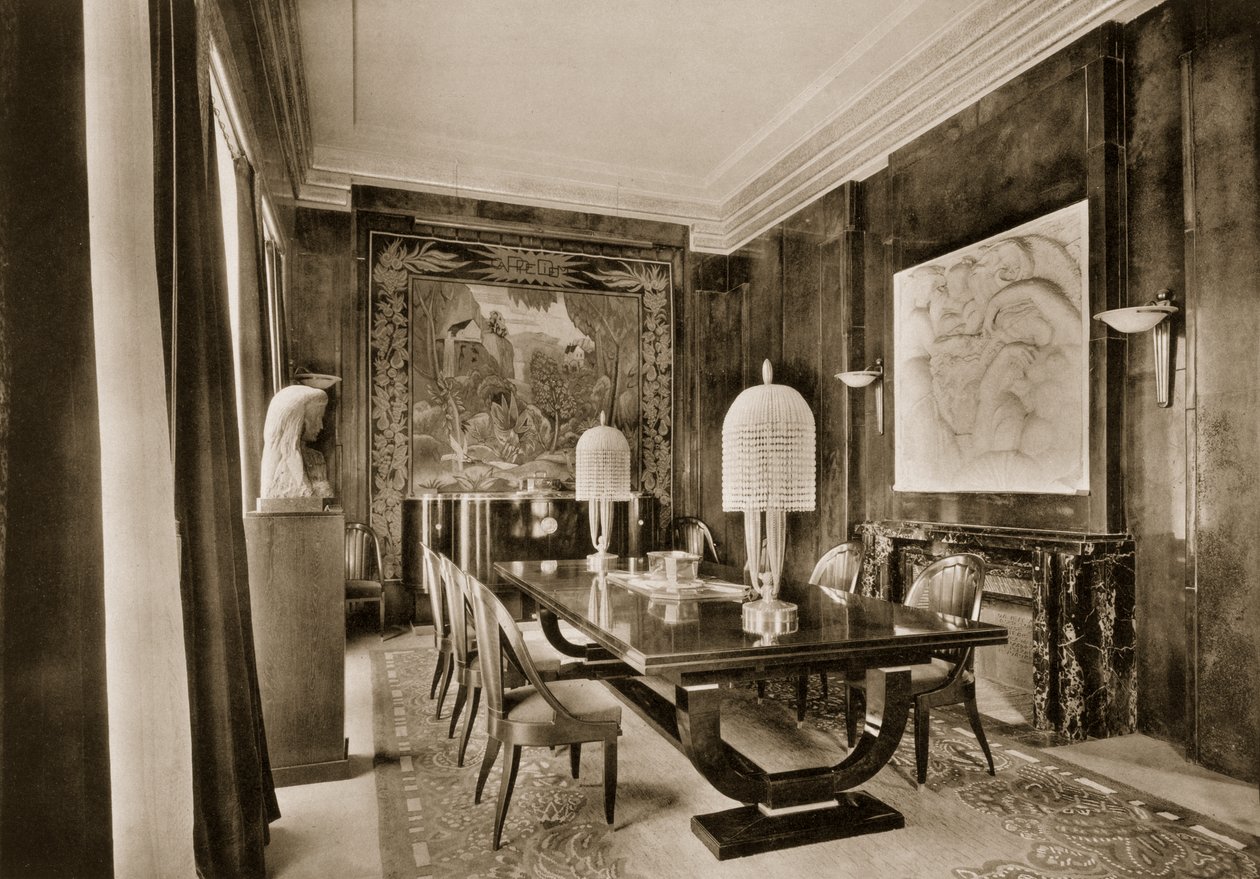 Spisestue, designet af Jacques-Emile Ruhlmann, fra Ensembles Mobiliers II, 1925 af French Photographer