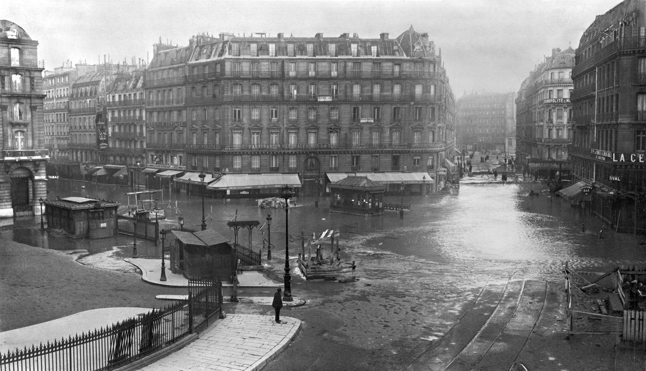 Oversvømmelser foran Saint-Lazare station, Place de Rome, Paris, januar 1910 af French Photographer
