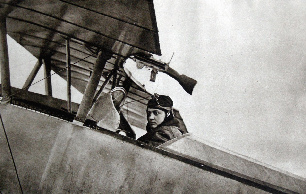 Guynemer i sit Nieuport 10 jagerfly, 1916 af French Photographer