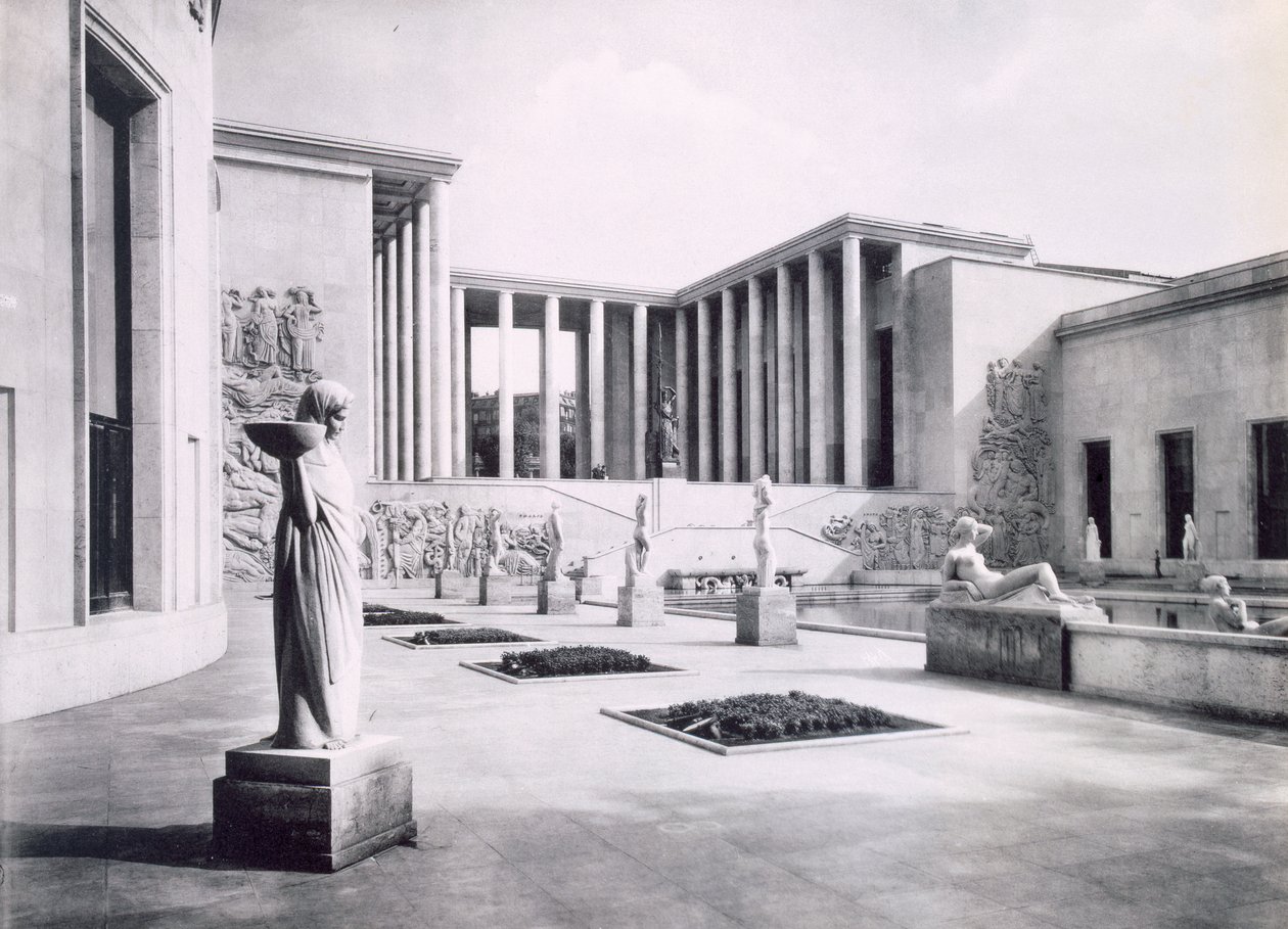 Indvendig gårdhave til Museum of Modern Art ved Paris International Exposition, 1937 af French Photographer