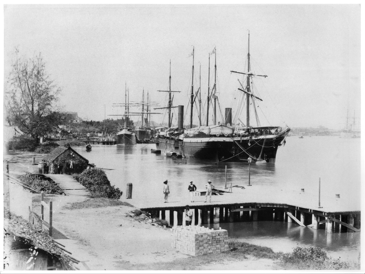 Liner fra Messageries Maritimes ved Saigon, ca. 1900 af French Photographer