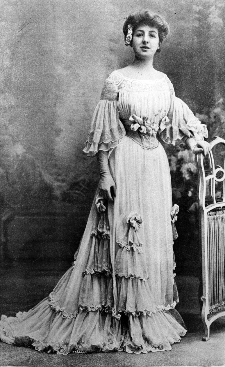 Mademoiselle Régnier i et outfit af Jacques Doucet, 1903 af French Photographer