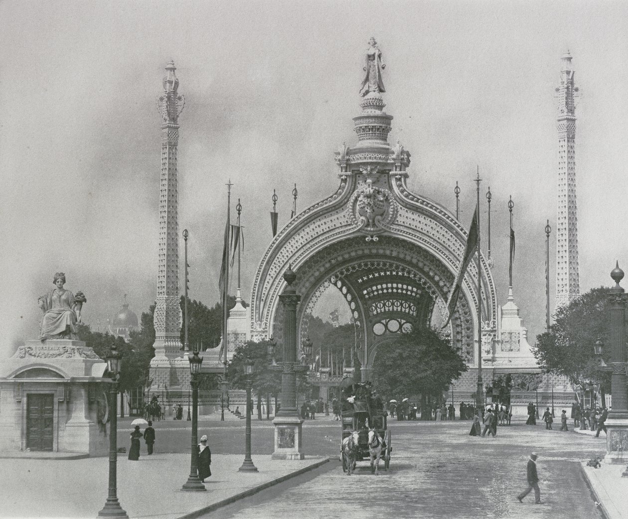 Hovedindgang - Verdensudstilling i Paris, 1900 af French Photographer