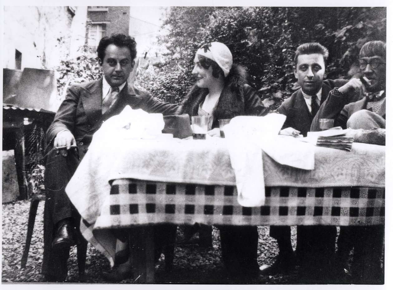 Man Ray (1890-1976) Madeline Ansbach, Robert Desnos (1900-45) og Leonard Foujita (1886-1968) ca. 1930 af French Photographer