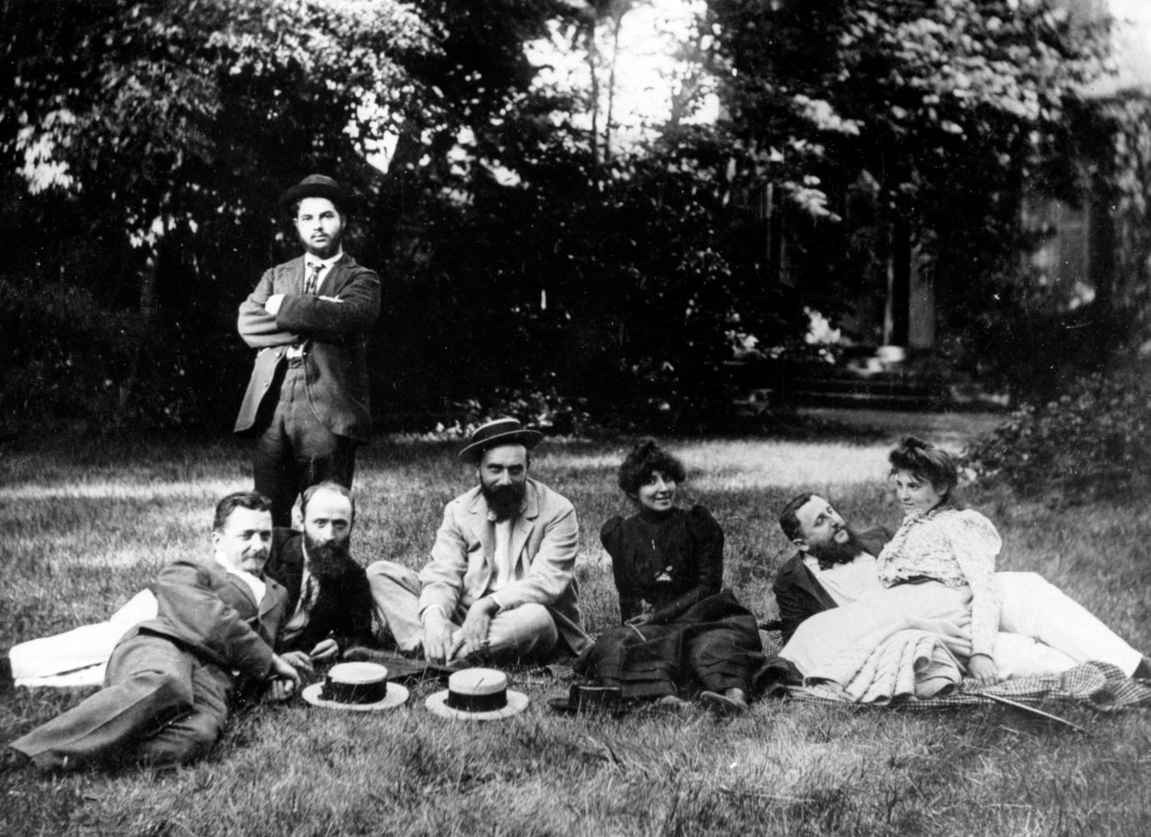 Medlemmer af Nabis-gruppen sidder i haven til Relais, Natansons hjem i Villeneuve sur Yonne af French Photographer