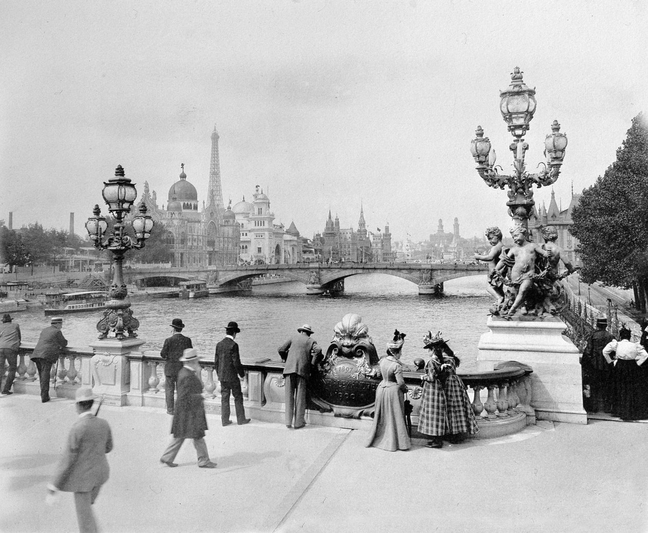 Pont Alexandre III - Verdensudstillingen i Paris i 1900 af French Photographer